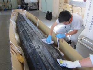 バイダルカ(カヤック)の清拭作業